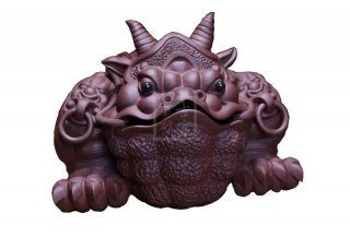 《鴻運牛蟾》宜興紫砂壺手工紫泥茶具茶壺 《鴻運牛蟾》宜興紫砂壺手工紫泥茶具茶壺