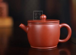 《漢瓦》宜興紫砂壺朱泥助理工藝美術(shù)師手工漢瓦茶壺茶具 《漢瓦》宜興紫砂壺朱泥助理工藝美術(shù)師手工漢瓦茶壺茶具