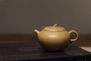 《小金瓜》宜興紫砂壺助理工藝美術(shù)師純手工茶具花器泡茶器本山段南瓜 《小金瓜》宜興紫砂壺助理工藝美術(shù)師純手工茶具花器泡茶器本山段南瓜