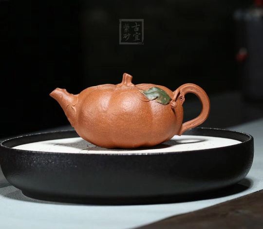 《南瓜壺》宜興紫砂壺民間實(shí)力派手工段泥南瓜茶壺具 《南瓜壺》宜興紫砂壺民間實(shí)力派手工段泥南瓜茶壺具