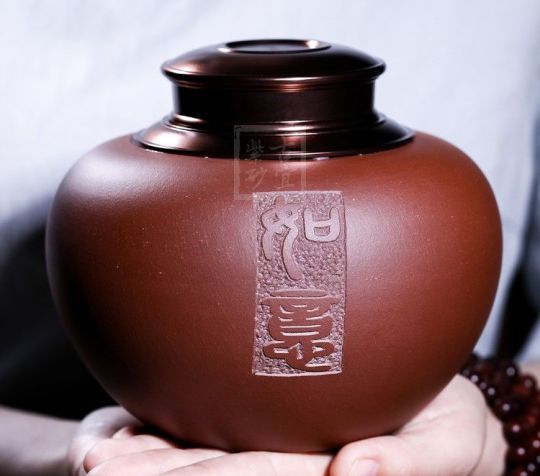 《手工精品密封茶葉罐》宜興紫砂壺作品全手工紫泥 《手工精品密封茶葉罐》宜興紫砂壺作品全手工紫泥