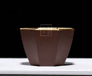 《紫砂鎏金八方杯》 《紫砂鎏金八方杯》