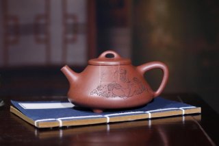 《子冶石瓢》宜興紫砂壺底槽青石瓢工藝美術師手工茶壺茶具 《子冶石瓢》宜興紫砂壺底槽青石瓢工藝美術師手工茶壺茶具