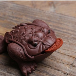 《招財(cái)金蟾》宜興紫砂壺手工紫泥紫砂壺茶具 《招財(cái)金蟾》宜興紫砂壺手工紫泥紫砂壺茶具