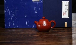 《慕古》宜興紫砂壺工藝美術師純手工大紅袍紫砂茶壺 《慕古》宜興紫砂壺工藝美術師純手工大紅袍紫砂茶壺