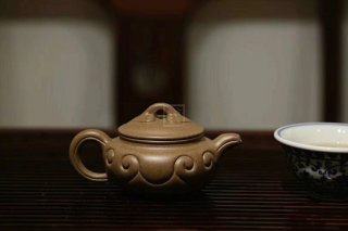 《仿古如意》宜興紫砂壺助理工藝美術(shù)師手工頂級(jí)蟹殼青茶壺泡茶具仿古如意 《仿古如意》宜興紫砂壺助理工藝美術(shù)師手工頂級(jí)蟹殼青茶壺泡茶具仿古如意