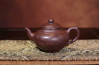 《笑櫻》宜興笑櫻紫砂助理工藝美術(shù)師胡小香手工紫泥泡功夫茶壺套壺 《笑櫻》宜興笑櫻紫砂助理工藝美術(shù)師胡小香手工紫泥泡功夫茶壺套壺