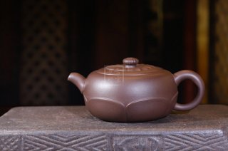 《梵蓮》宜興紫砂壺工藝美術(shù)師手工茶壺紫泥 《梵蓮》宜興紫砂壺工藝美術(shù)師手工茶壺紫泥