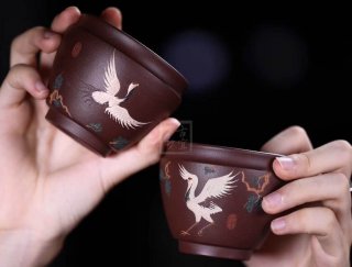 《松鶴對杯》宜興紫砂壺紫泥全手工茶壺茶具 《松鶴對杯》宜興紫砂壺紫泥全手工茶壺茶具