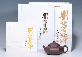 《六方容天》宜興紫砂壺高級(jí)工藝美術(shù)師手工紫泥竹容天茶壺茶具 《六方容天》宜興紫砂壺高級(jí)工藝美術(shù)師手工紫泥竹容天茶壺茶具